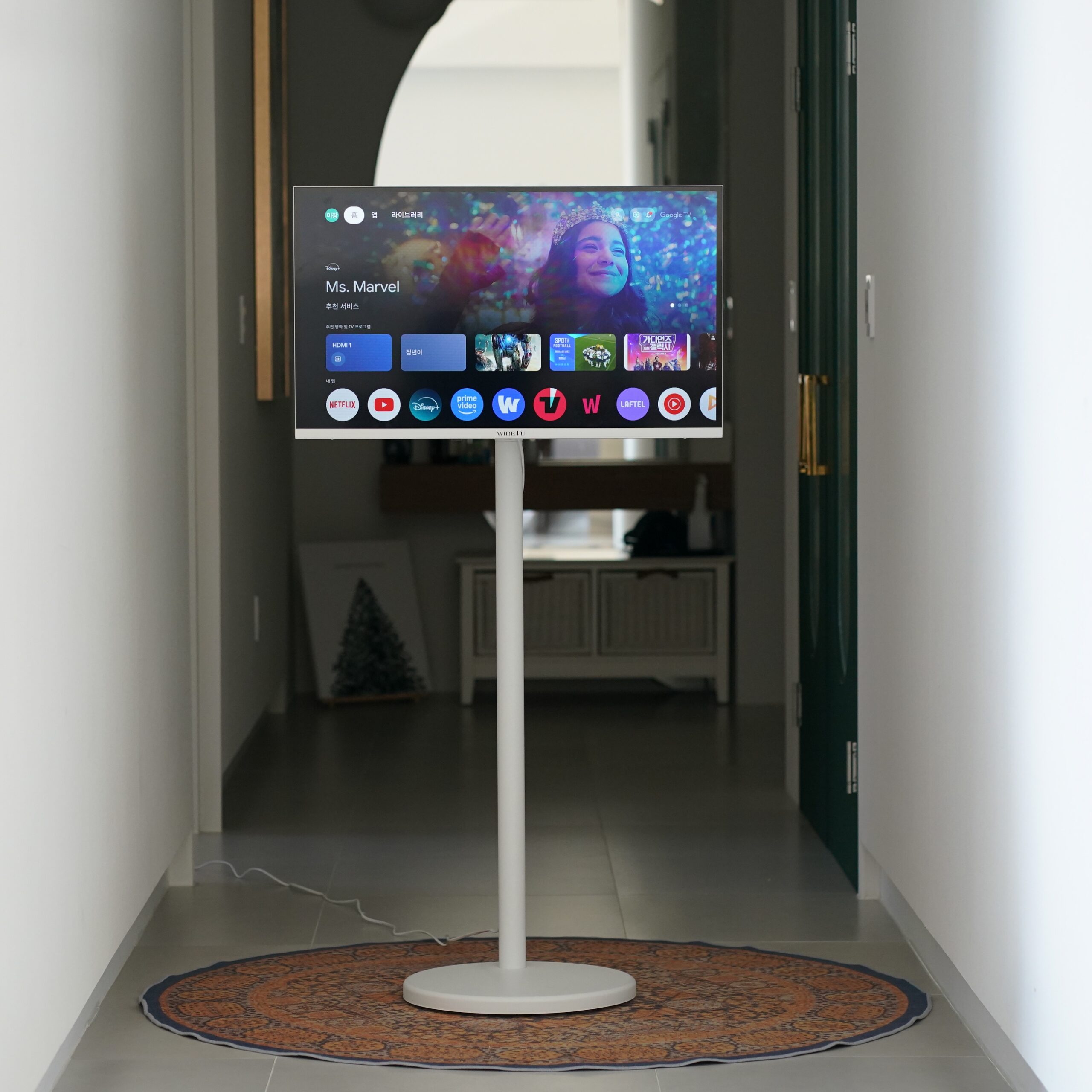 와이드무빙뷰 화이트에디션 삼탠바이미 셋트 81cm(32인치) HD 스마트 이동식 TV 중소바이미 V1 셀프설치가능